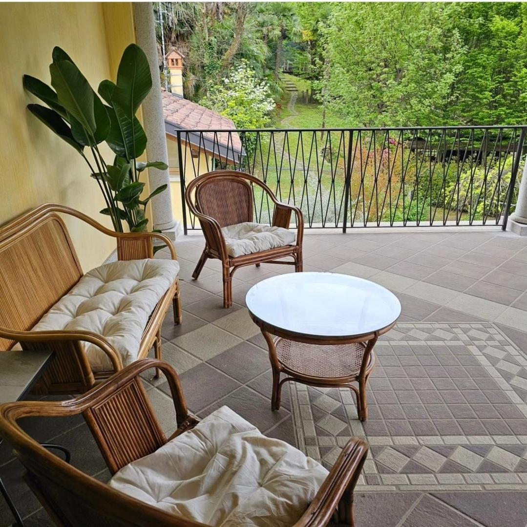 L'Ortensia Della Villa Isabella, Camera Con Vista Lago, Balcone Sul Parco E Bagno Esclusivo All'Esterno Della Camera Stresa Kültér fotó